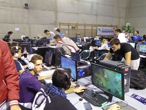 Todos los participantes tendrán acceso a internet de banda ancha durante 16 horas "non stop"