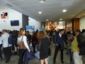 Los congresistas de 23 nacionalidades del Congreso EDUTEC a su llegada a l'Auditori