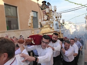 Carrera de Sant Rafel a ritmo de tracas por las calles de La Nucía