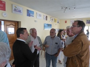 El presidente y junta directiva de NVCB junto a Bernabé Cano, alcalde de La Nucía y Bart Gommans, concejal de Residentes Extranjeros