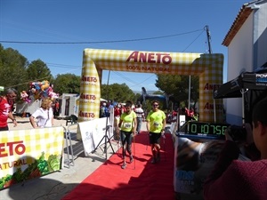 Bernd Goldschmidt y Mª Reyes Fernández llegaron juntos como campeones en la "Nordic Walking"