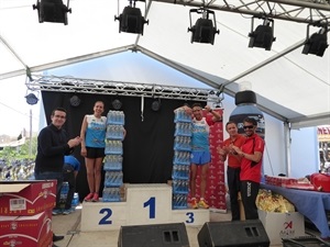 Grupo Brotons, organizador de la prueba, entregó toda su altura en cajas de Powerade a los campeones