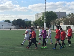 El Cadete del CF La Nucía al inicio del partido en El Verger