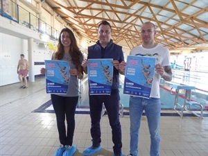 Sergio Villalba, concejal Deportes, Nano Pelayo, director Club Natación Piscina La Nucía y Laia Filella, responsable sección Natación Sincronizada presentaron este Open Autonómico