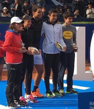 Los cuatro finalistas sub 14 junto a Rafa Nadal