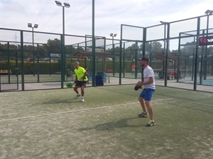 Una de las partidas del torneo de pádel