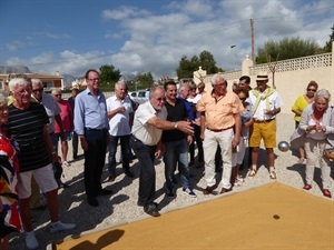Sjef van Hamelveld, pte. Asociación de Holandeses Costa Blanca, en su lanzamiento