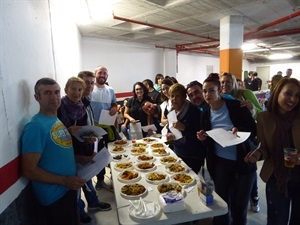 El jurado del concurso de Paellas degustando las 18 paellas a concurso