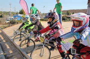 Una de las salidas de la Energy Cup en el circuito de BMX de La Nucía