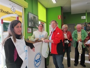 65 voluntarios sociales se turnarán en los puntos de recogida