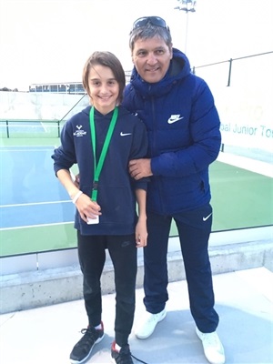 Luka Van Geel con Toni Nadal, entrenador de Rafa Nadal