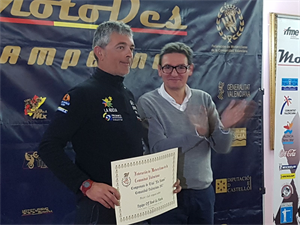 El Club Off Road La Nucía recibió el reconocimiento de "Mejor Club Organizador" de manos de José Luís Berenguer, pte FMCV
