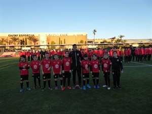 Todos los equipos saltaron al campo junto a su cuerpo técnico