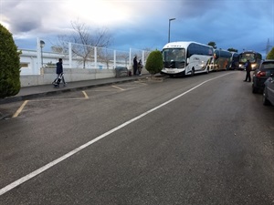 Los buses escolares podrán aparcar y maniobrar de forma más cómoda tras esta actuación