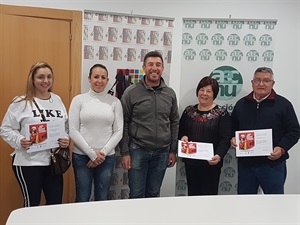 Eva Naranjo, concejala de Comercio, y Juan Andrés Montiel junto a los Ganadores