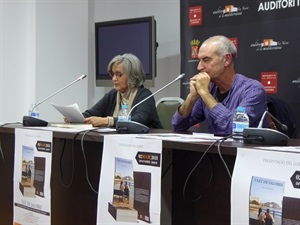 La filóloga Maria Antònia Cano, analizó la novela "Tast de Salobre" en la presentación