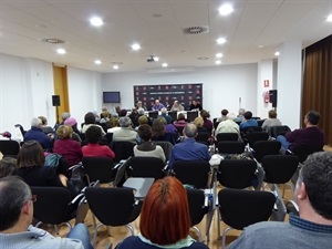 Más de 60 personas asistieron a esta presentación de la novela "Tast de Salobre"