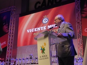 Vicente Muñoz, pte. FFCV, durante su discruso