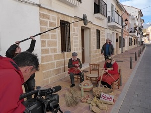 El programa se grabó el 21 de marzo en el carrer Calvari de La Nucía, donde viven estos dos nucieros