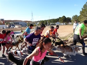 Salida del IV Canicross de La Nucía Sport Xperience