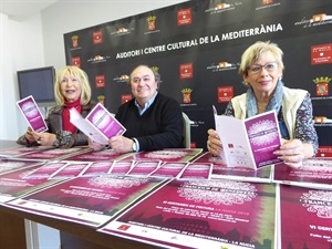 Flavia de Benedetta, organizadora, Pedro Lloret, concejal de Cultura e Isabel Marquina, jugado del certamen