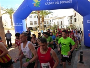 136 corredores participaron en esta carrera campo a través o cross de 8,7 km.