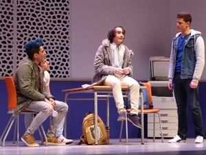 Una de las escenas de "Punk Rock"  interpretadas por los jóvenes actores de Gaudint Teatre