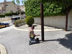 Se ha pintado todo el mobiliario urbano del parque