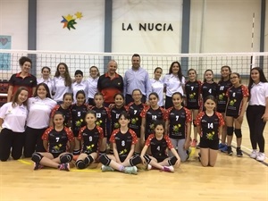 Equipos del C.V. La Nucía junto a Sergio Villalba, concejal de Deportes