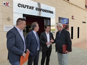 En la entrada de la Ciutat Esportiva Cano