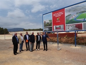 La directiva de la AEPEDE visitando las obras del Estadio de Atletismo de La Nucía