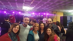 El concejal de Cultura de El Campello, la pta. Junta Festera de Moros y Cristianos junto a los técnicos de Juventud e Igualdad de La Nucía  y la concejala Mª Jesús Jumilla