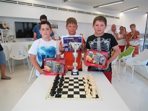 Los jóvenes ajedrecistas nucieros recibieron su premio