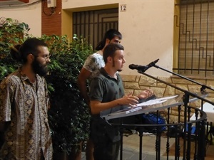 Grup de poesia ContraColp durante su intervención