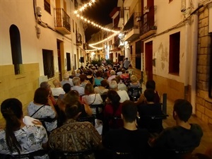 El carrer Major se llenó para este XIX Encontre de Poesia al Carrer