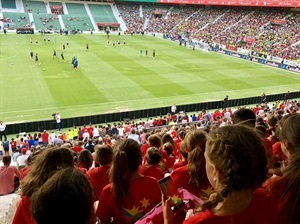 300 nucieros disfrutaron del entrenamiento de la España de Luís Enrique en directo