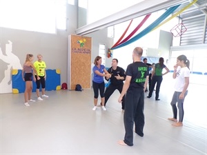 El Taller de Defensa Personal para mujeres se imparte en la sala Tatami del Pabellón