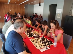 8 equipos participaron en esta competición de ajedrez