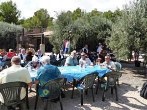 Al ser gratuita la entrada, los fondos para el Programa de Alimentos de La Nucía se recaudarán a través de la venta de comida y bebida, así como mediante la rifa