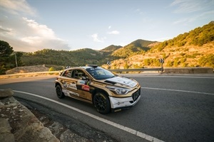 El Hyundai de Iván Ares lidera Nacional de Rallyes