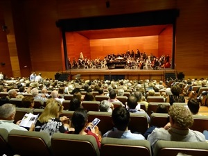 La orquesta Sinfónica La Paz volvió a llenar todas las butacas de l'Auditori de La Nucía