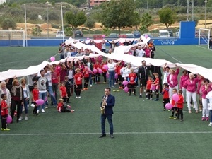 El año pasado el lazo solidario se realizó en la Ciutat Esportiva Camilo Cano