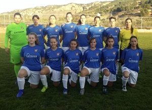 El equipo femenino del CF La Nucía tras su partido contra el Pinoso