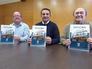 Bernabé Cano, alcalde de La Nucía en la presentación de los "Presupuestos 2019" junto a Manuel Acalá, concejal de Hacienda y Pedro Lloret, primer teniente alcalde de La Nucía