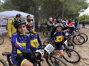 Los tres bikers nucieros: Andreu Berenguer, Pere Timoner y Vicent Aznar, antes de la competición