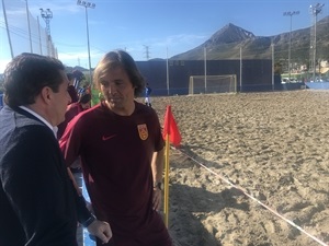 Ramiro Amarelle junto a Bernabé Cano, alcalde de La Nucía, en la Ciutat Esportiva Camilo Cano