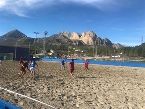 Partido amistoso entre la selección china y el equipo de Fútbol Playa del C.F. La Nucía