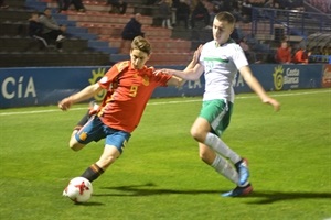 Marcos Denia, delantero del At. Madrid, en una jugada del partido