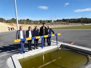 José Peiró, seleccionador nacional,Juan José Castelló, diputado de Deportes de la Diputación de Alicante, Bernabé Cano, alcalde de La Nucía,  Raúl Chapado, pte. Fed. Española Atletismo (RFEA) y Vicente Añó, pte. Federación Valenciana de Atletismo.