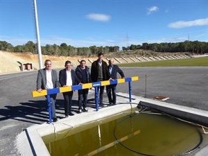 José Peiró, seleccionador nacional,Juan José Castelló, diputado de Deportes de la Diputación de Alicante, Bernabé Cano, alcalde de La Nucía,  Raúl Chapado, pte. Fed. Española Atletismo (RFEA) y Vicente Añó, pte. Federación Valenciana de Atletismo.